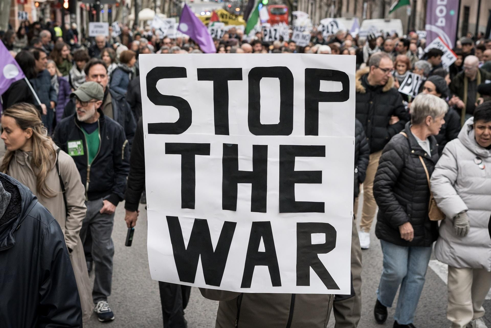 Imagen de la manifestación contra la guerra, ayer en Madrid.