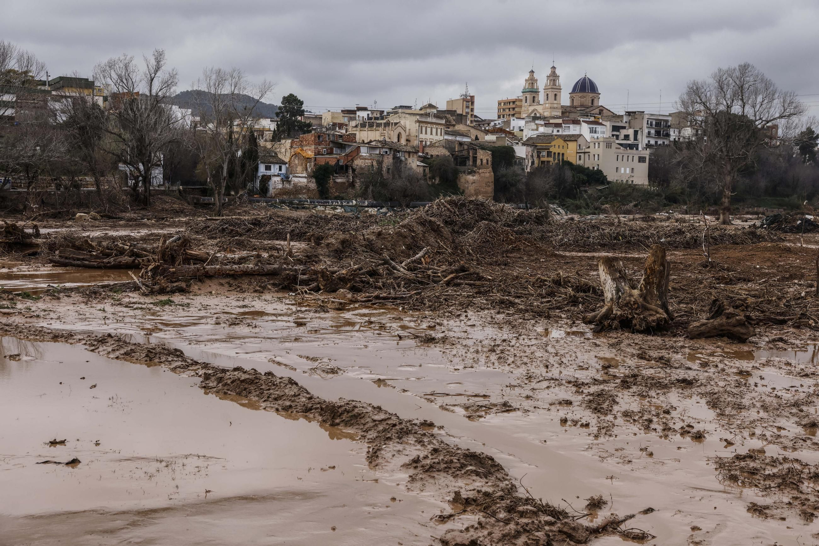 Crecida del río Turia a su paso por Ribarroja