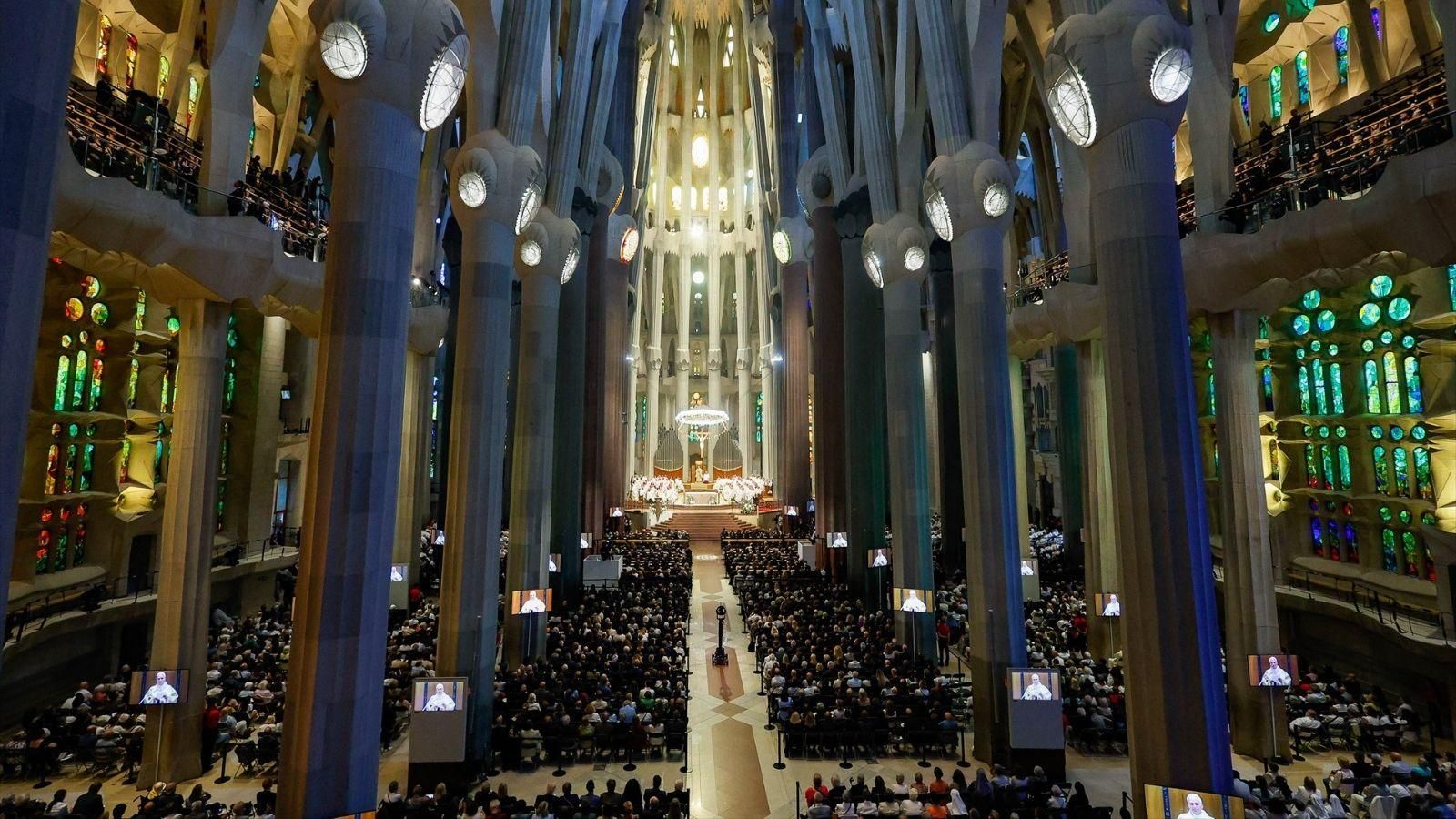 El papa León XIV preside la celebración de la Santa Misa, en la Sagrada Familia