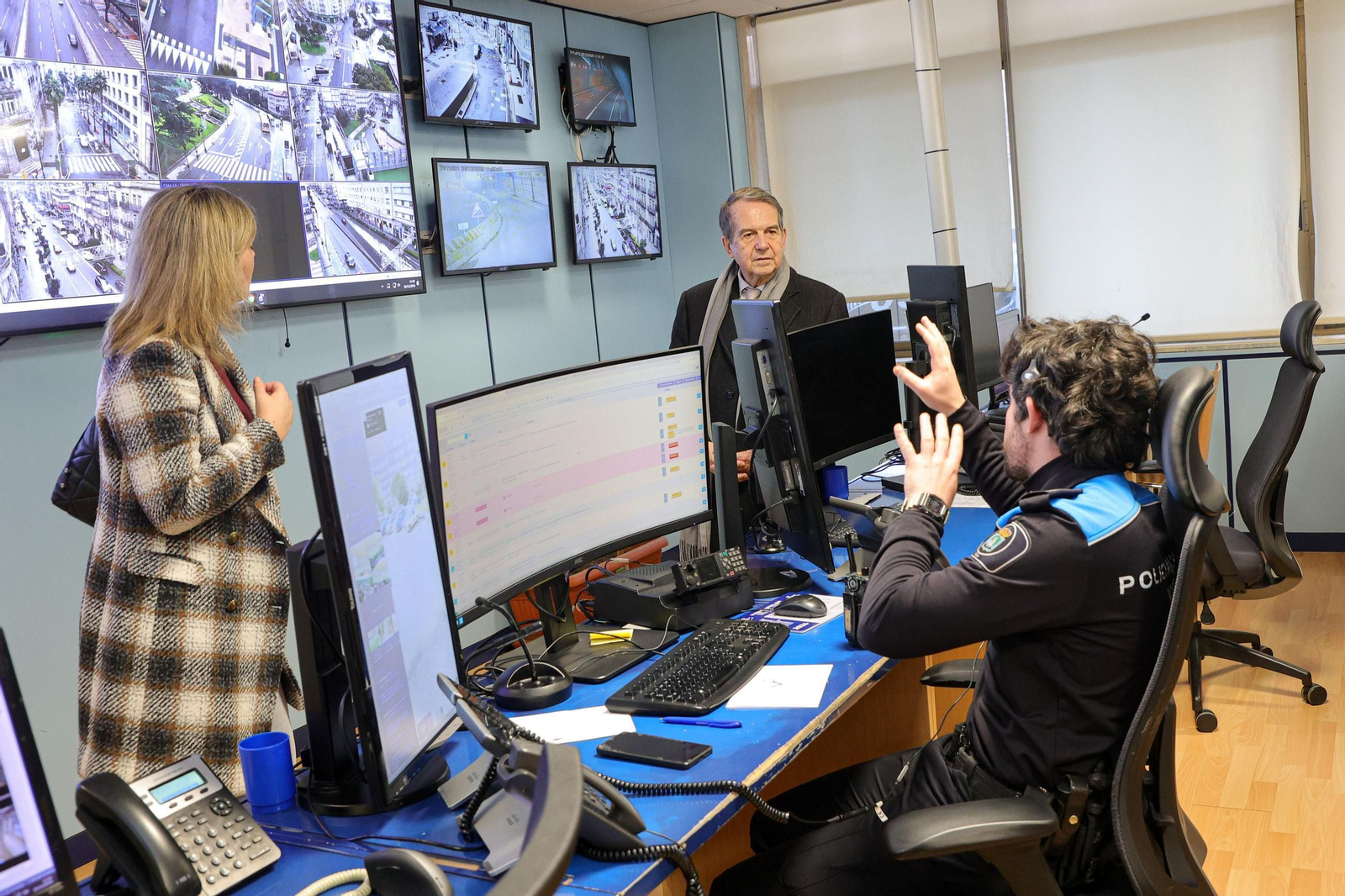 Galería | Niños y mayores descubren el trabajo de la Policía Local de Vigo