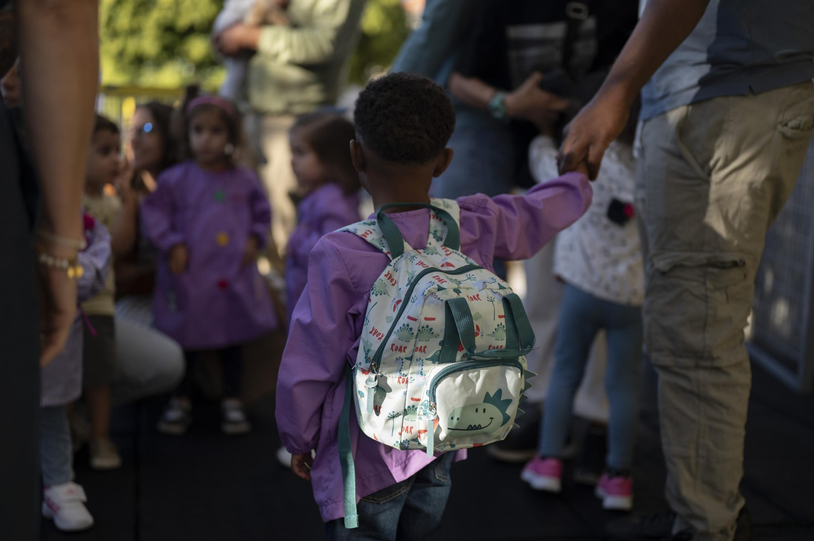 Un alumno de Educación Infantil, en su primer día de clase en el CEIP Amadeo Rodríguez Barroso.