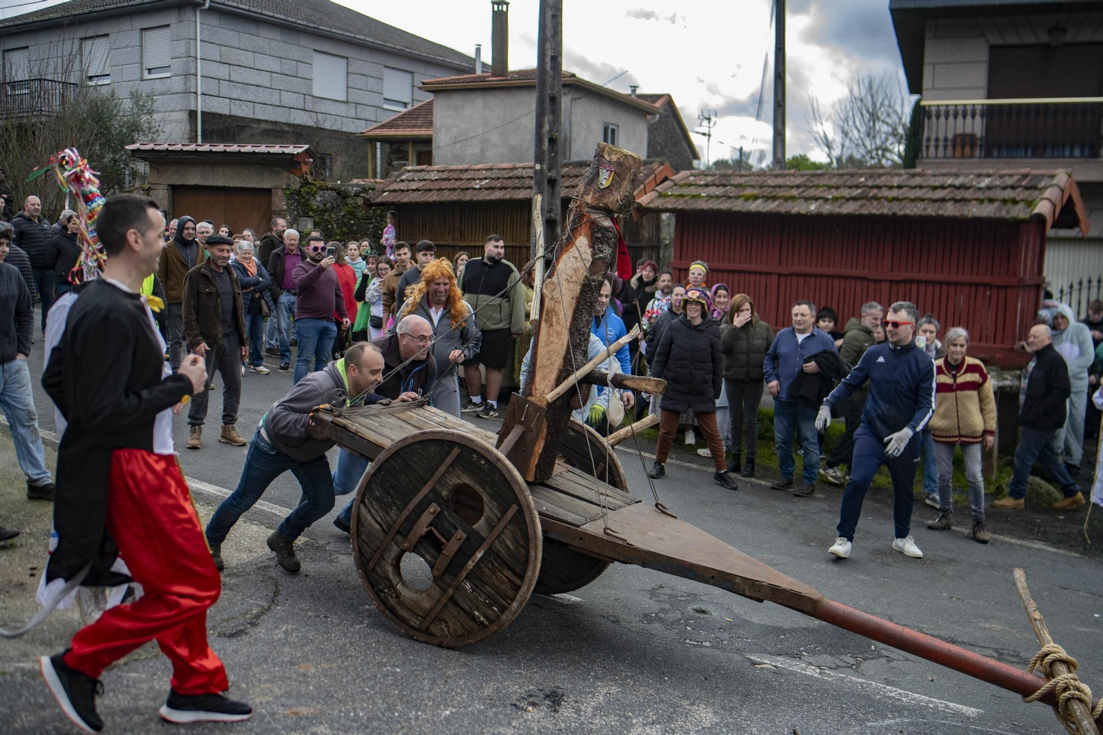 Galería | El meco Abalos recorrió As Teixugueiras, Cartelle