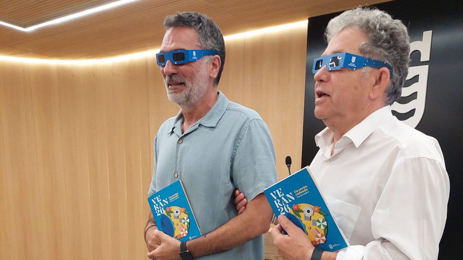 Lores y Demetrio Gómez con las gafas homologadas.