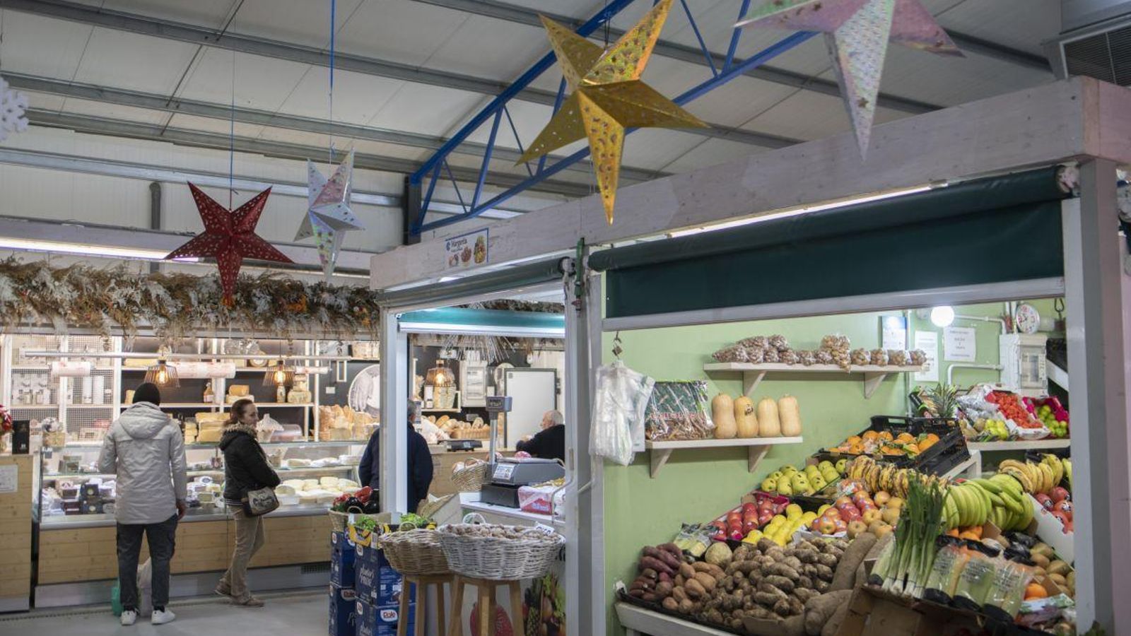 La Plaza de Abastos engalanada de Navidad.