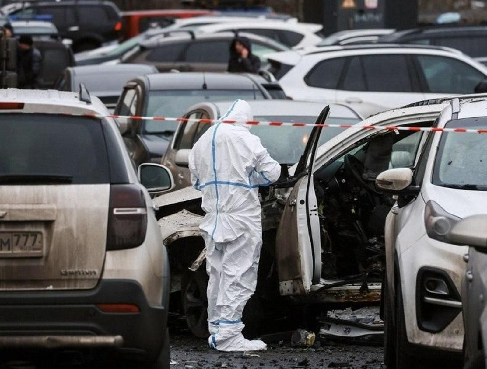 Daños en el coche objeto del atentado de Moscú