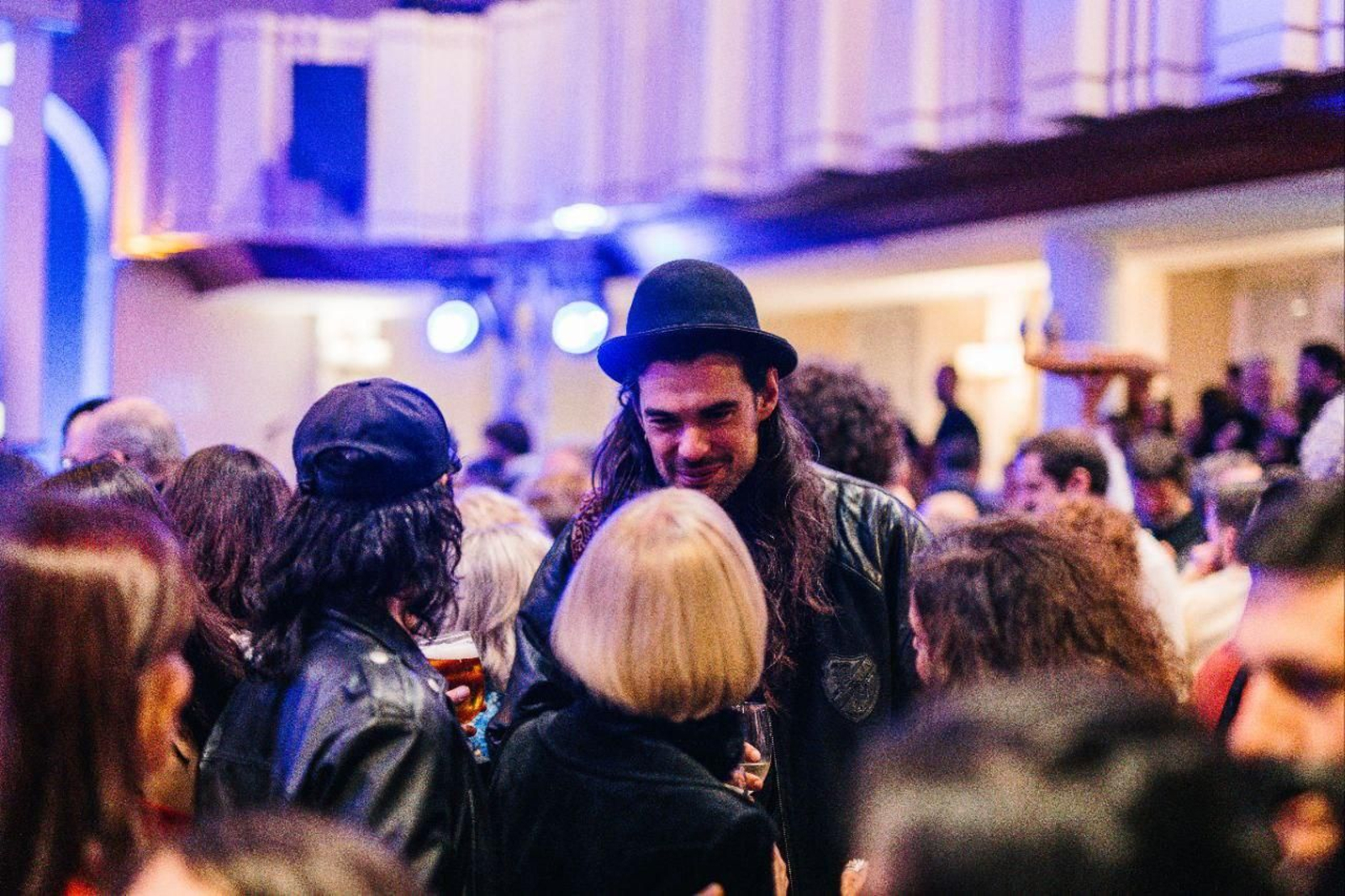 Galería | Pontevedra da la bienvenida a los invitados de los Feroz con una fiesta