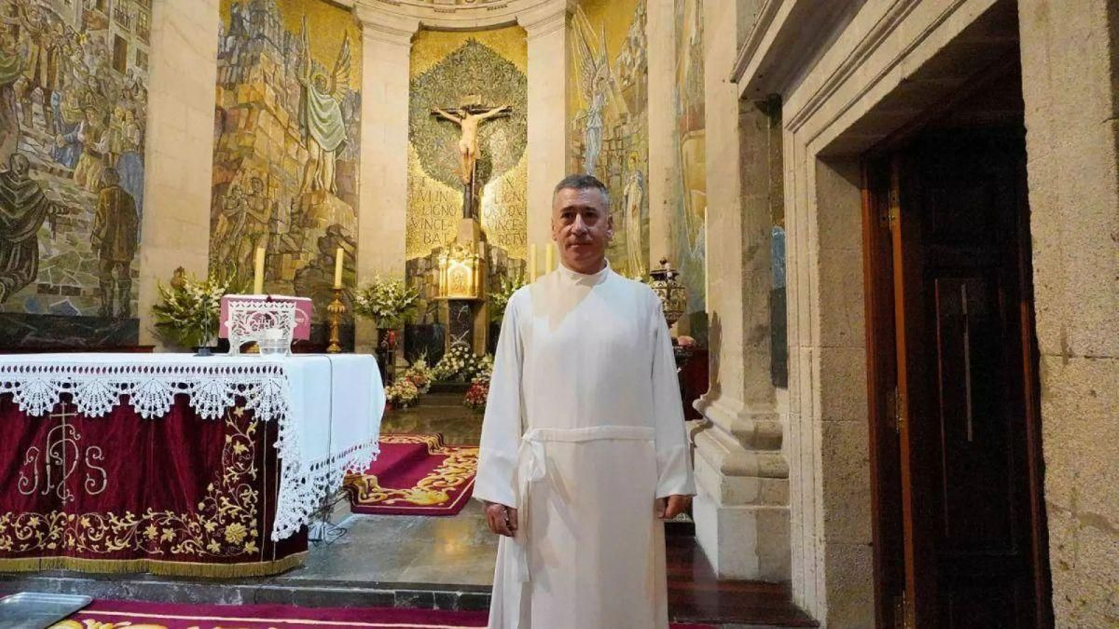 El párroco José Vidal, en la Concatedral de Santa María