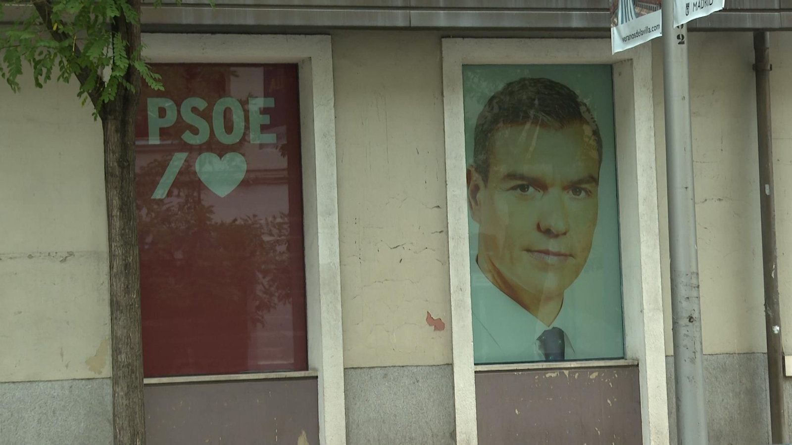 Parte de la fachada en Ferraz, sede oficiald el PSOE.