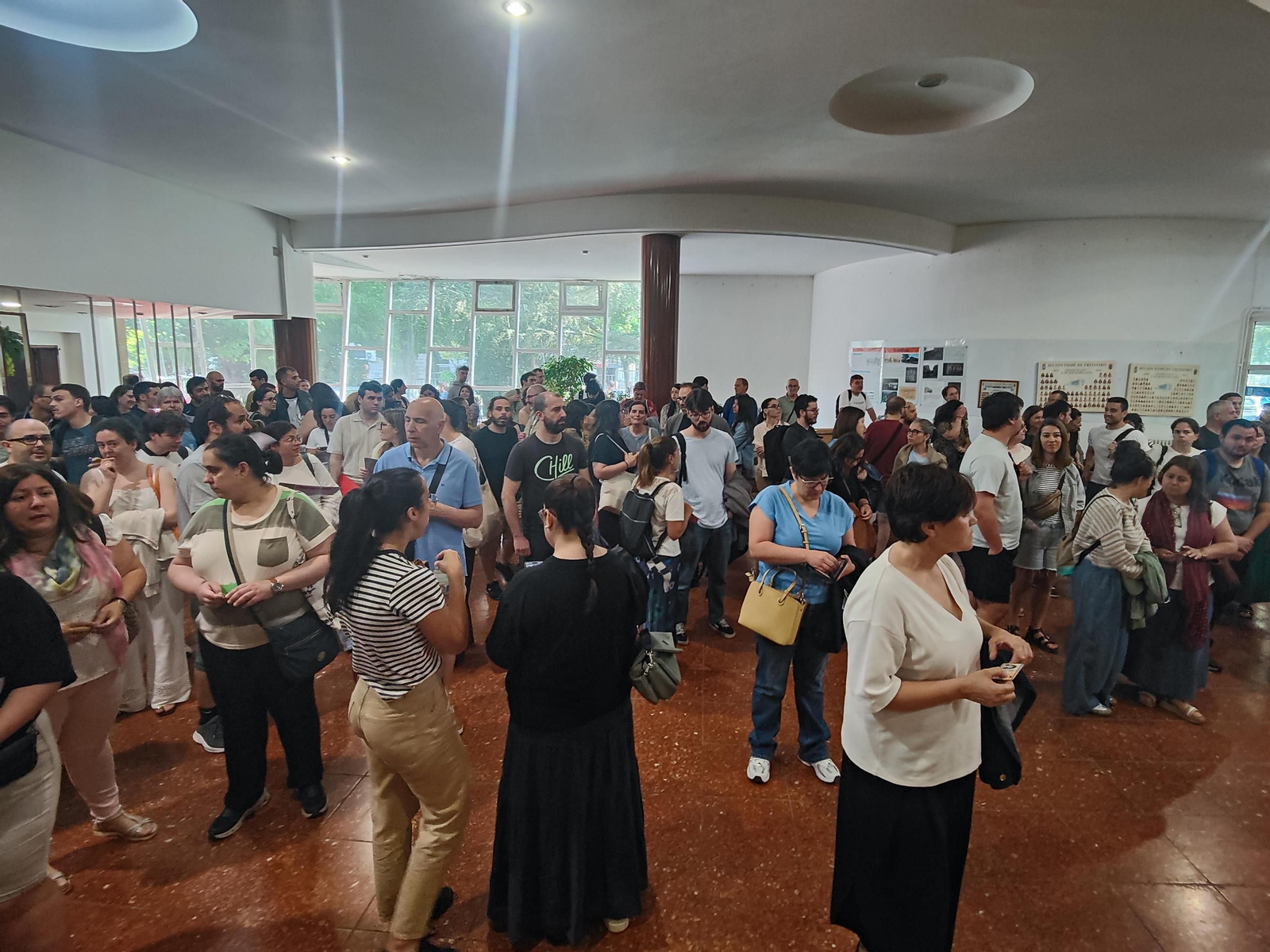 Galería | Más de 2.000 personas buscan plaza en las oposiciones de Educación en Vigo