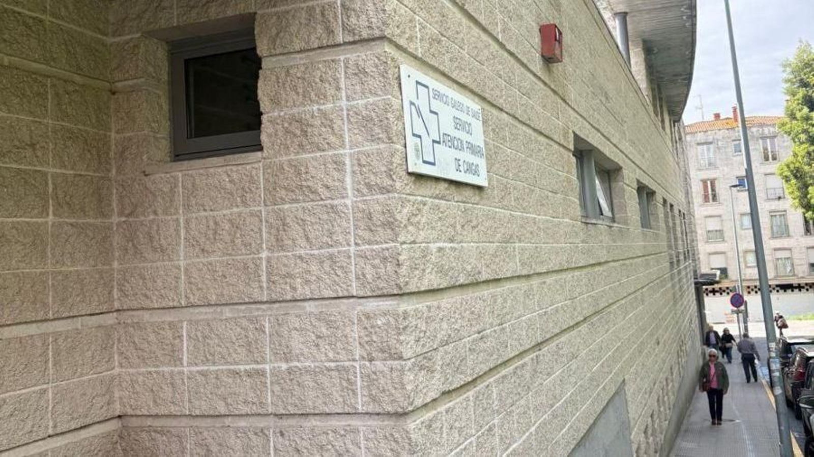 Exterior del centro de salud de Cangas.