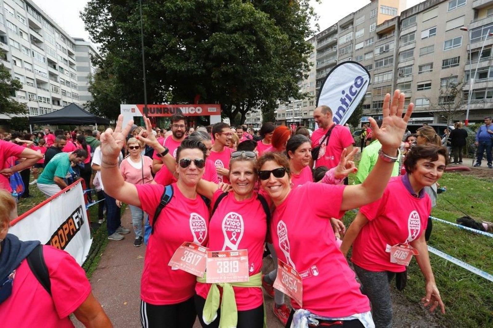 El color rosa abarrotó la Avenida de Castelao - JV Landín 167