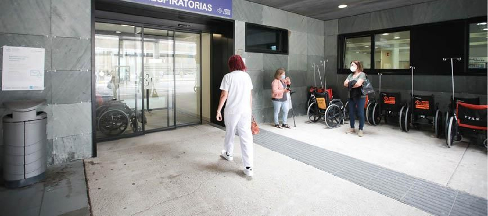 Entrada de Urgencias Respiratorias del Cunqueiro, en la mañana de ayer.