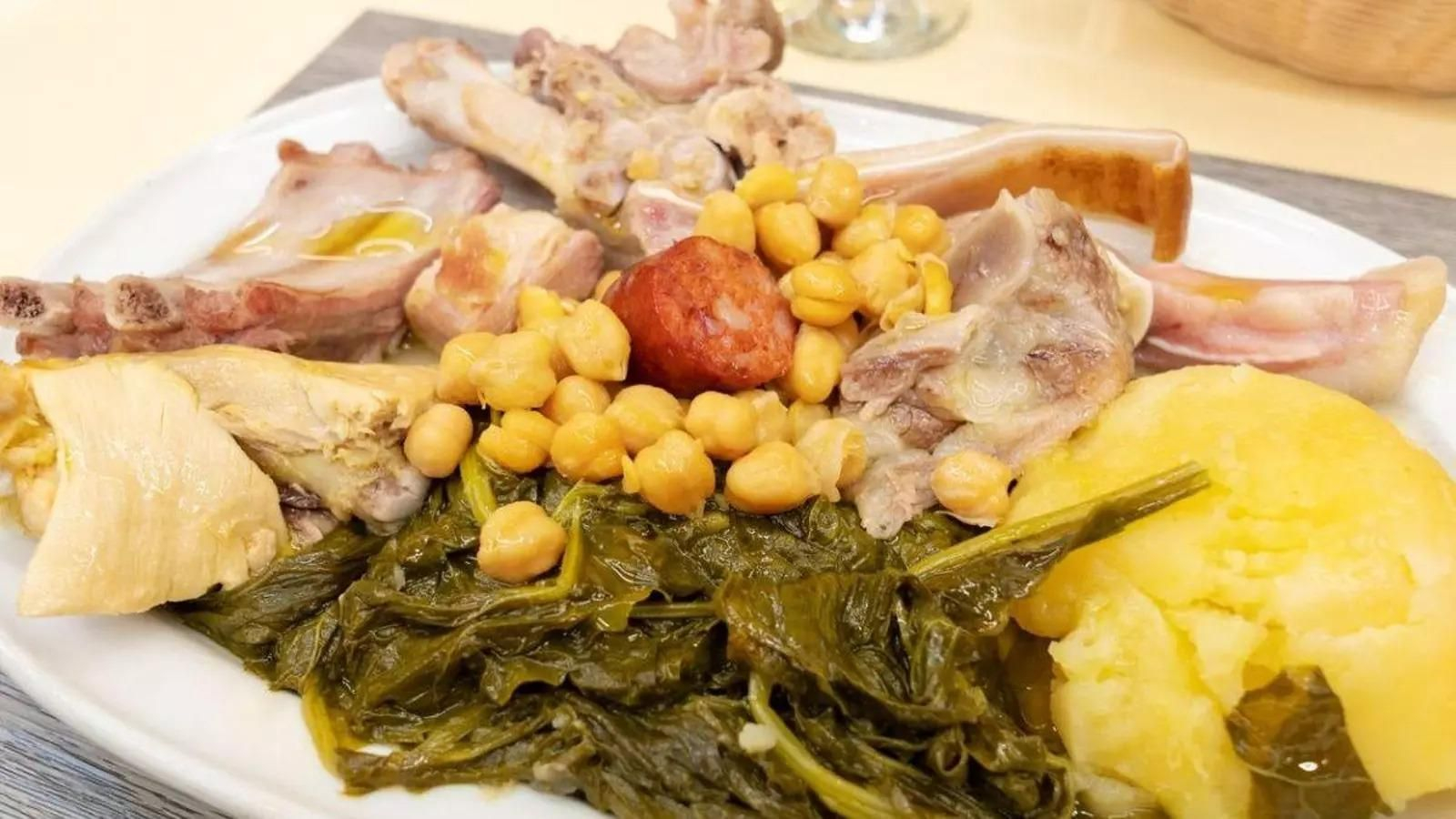 Cocido al estilo Verín en un establecimiento de la villa.