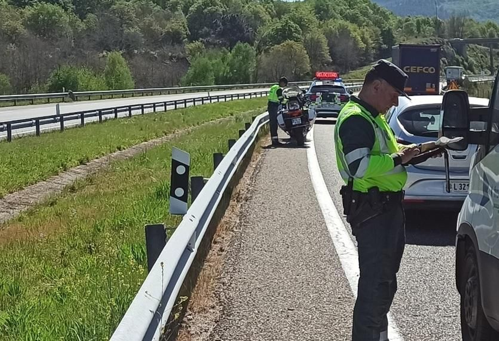 Control de la Guardia Civil en la A-52.