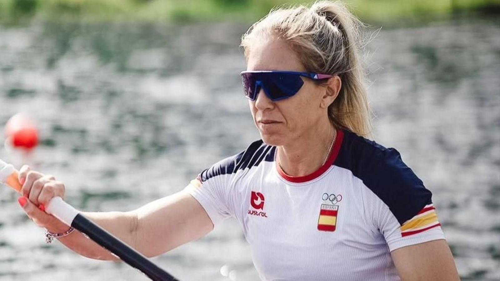 La palista de Aldán lleva semanas entrenando con intensidad en el embalse de Verducido.