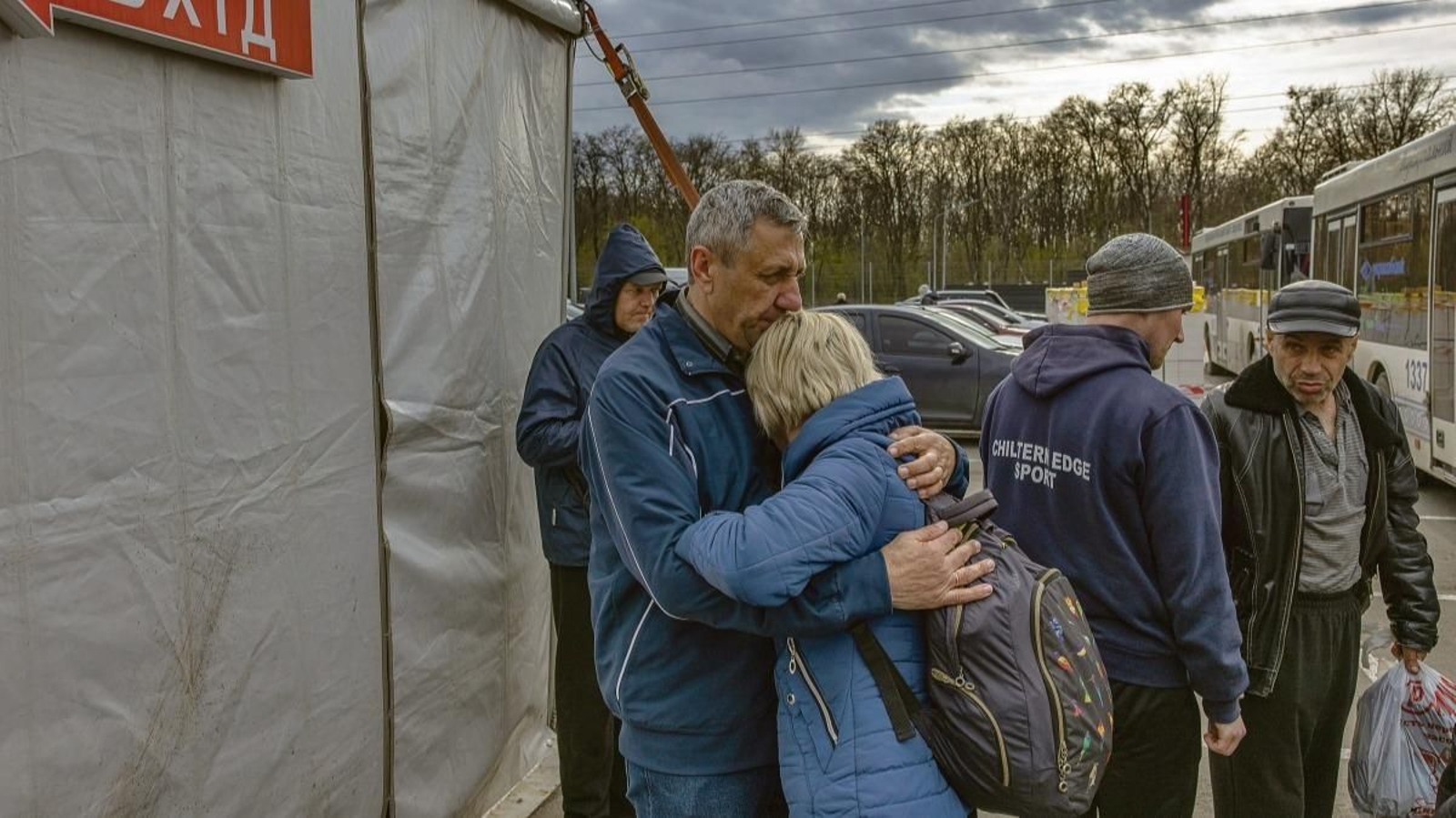 Un grupo de refugiados de Mariupol tras la evacuación.