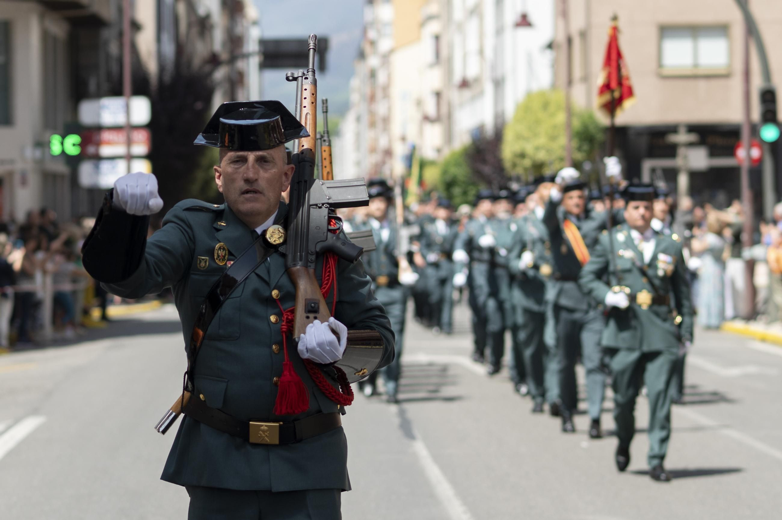 Galería | O Barco de Valdeorras se vuelca con el 182 aniversario de la Guardia Civil