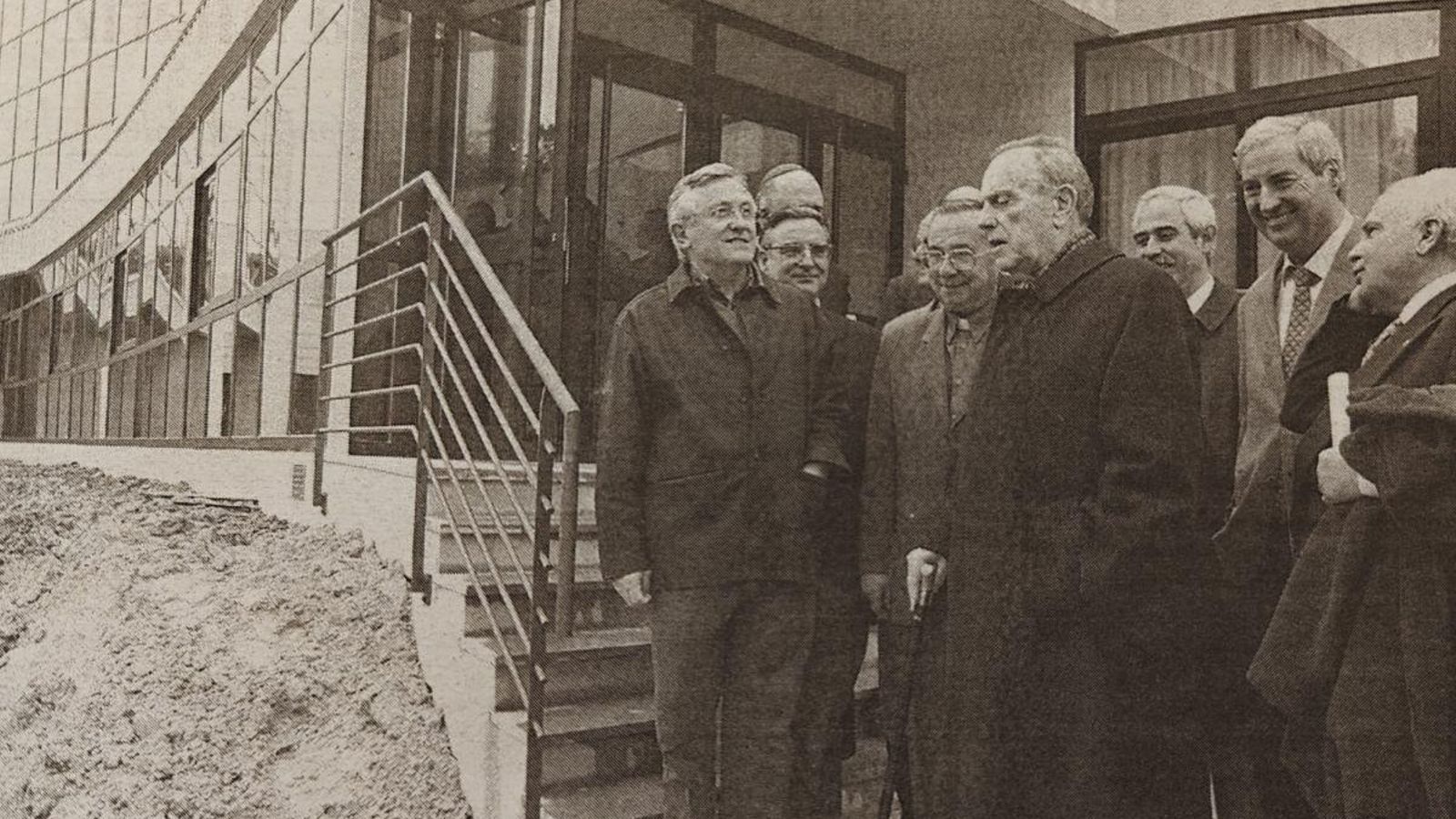 Manuel Fraga y Benigno Moure (en el centro), junto a otras personalidades.