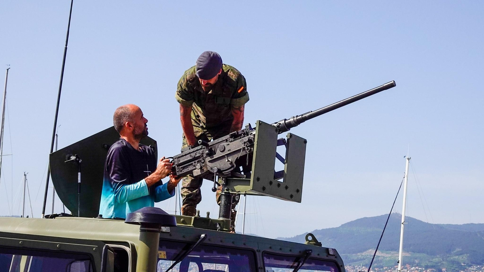 Galería | Comienza la programación del Día de las Fuerzas Armadas en Vigo