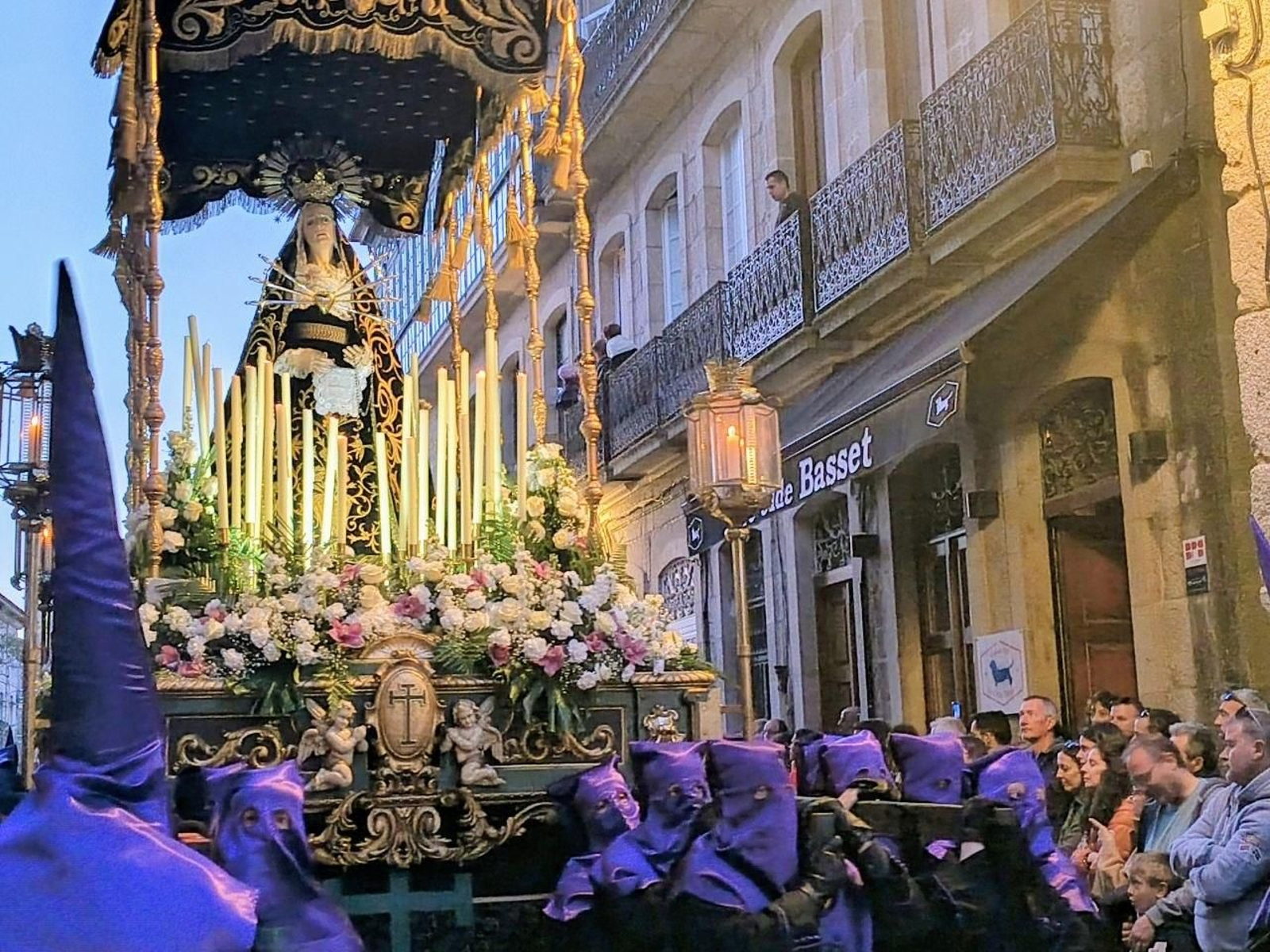 Galería | Emotiva procesión General del Santo Entierro en Pontevedra
