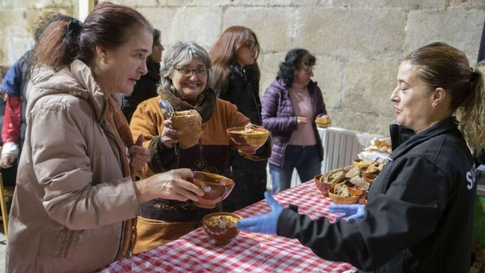 En Celanova nadie se quiso quedar sin probar una buena cunca de callos.