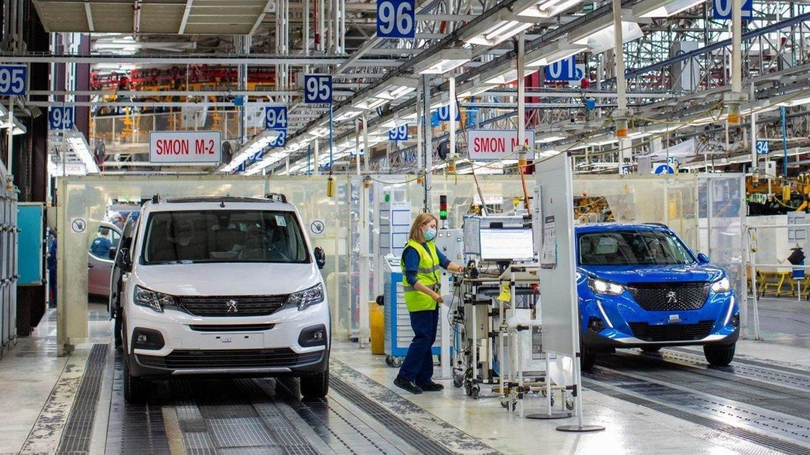 Líneas de producción en la factoría de Stellantis Vigo, que finalizará el año con más de medio millón de coches.