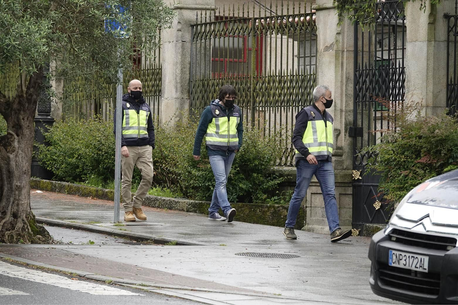 Los agentes de Madrid, durante su estancia en Vigo para la exhumación de Déborah.