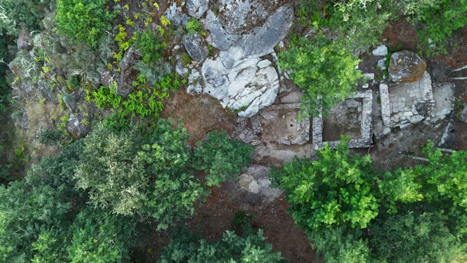 Vista de la zona excavada en el yacimiento arqueológico de Santa Mariña, en Maside.