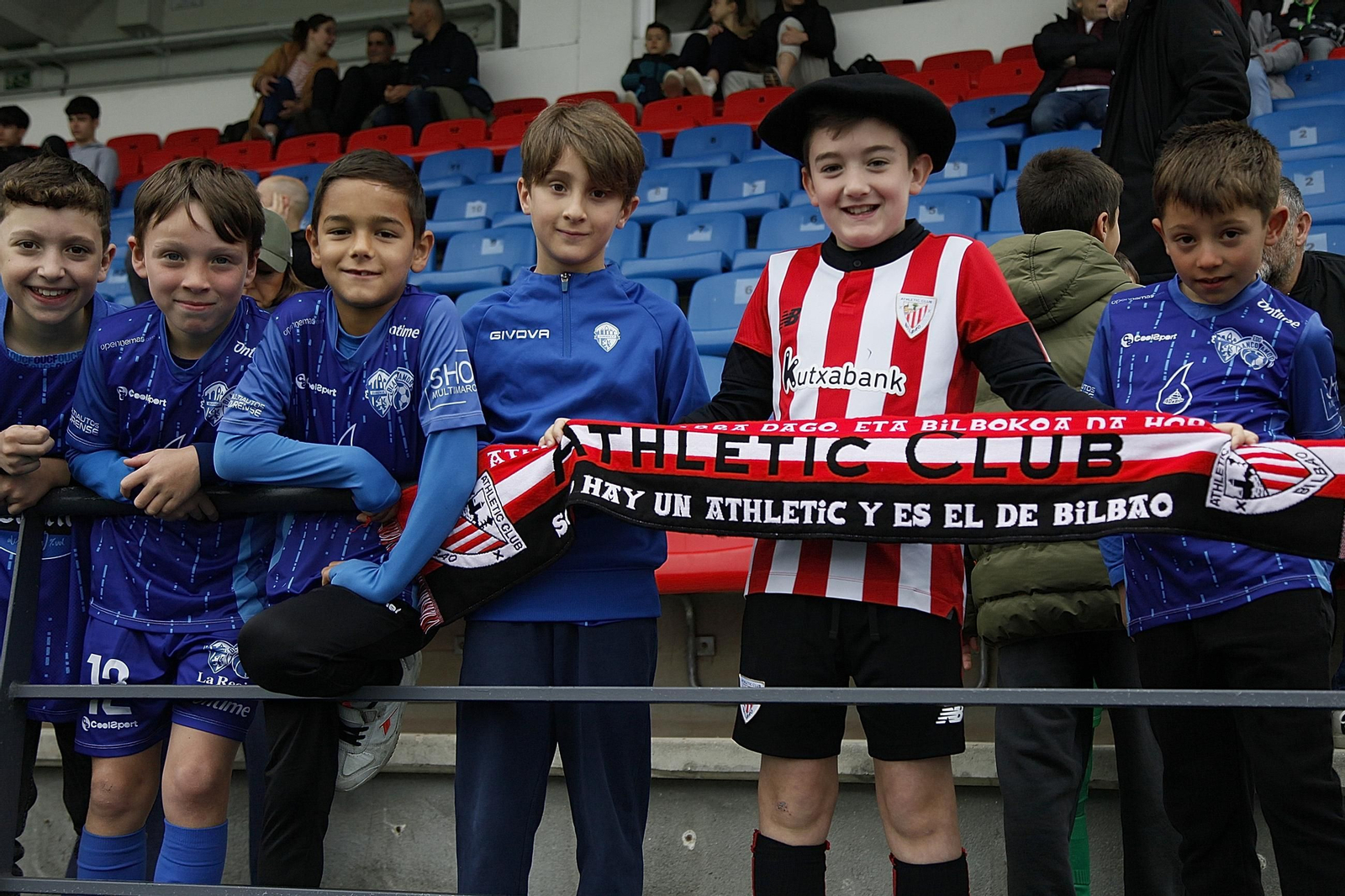 Galería | El Ourense CF sumó su primera derrota en el fortín de O Couto