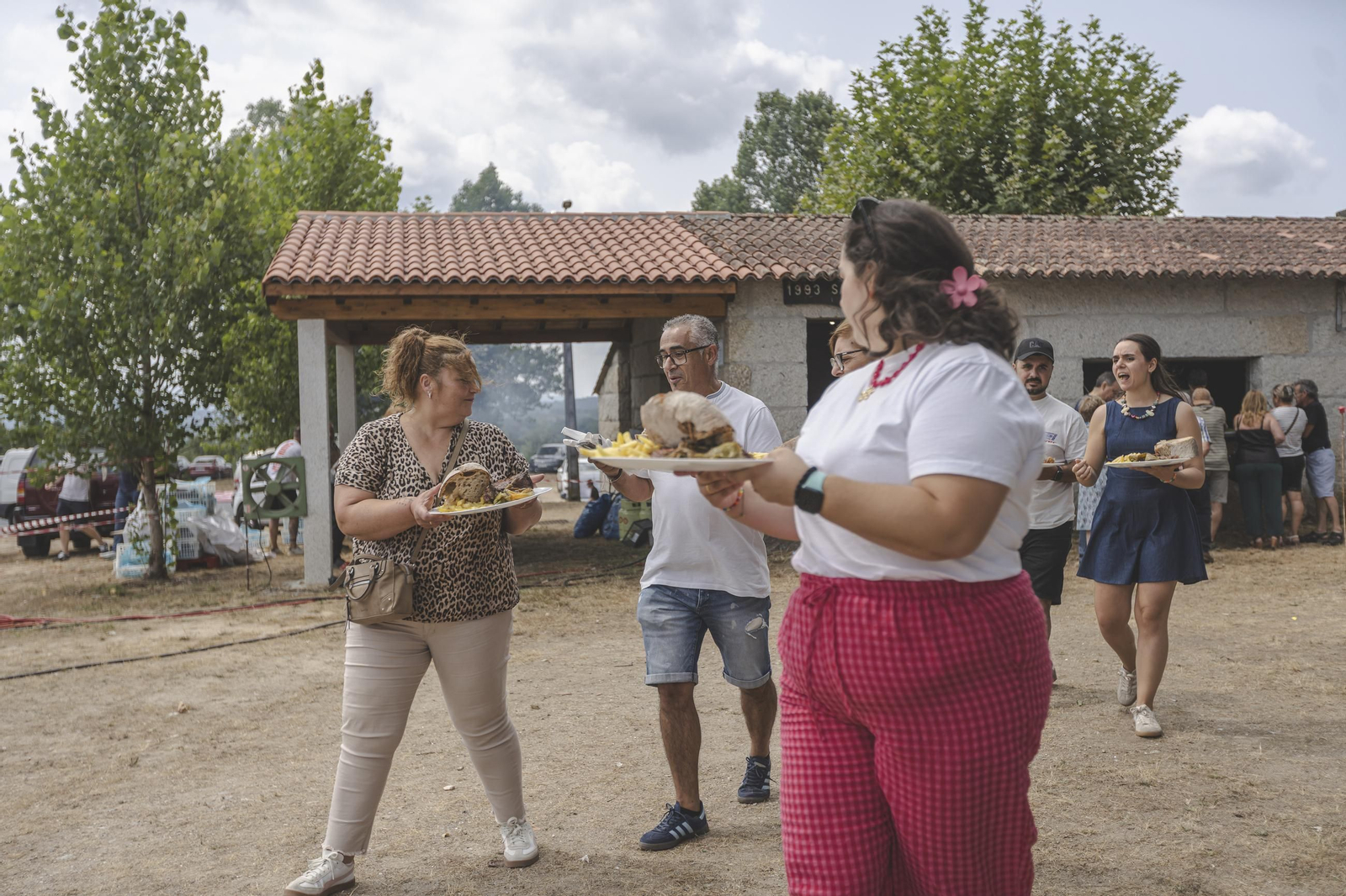 Galería |  Casi mil chuletones servidos este año en la fiesta de Garabás