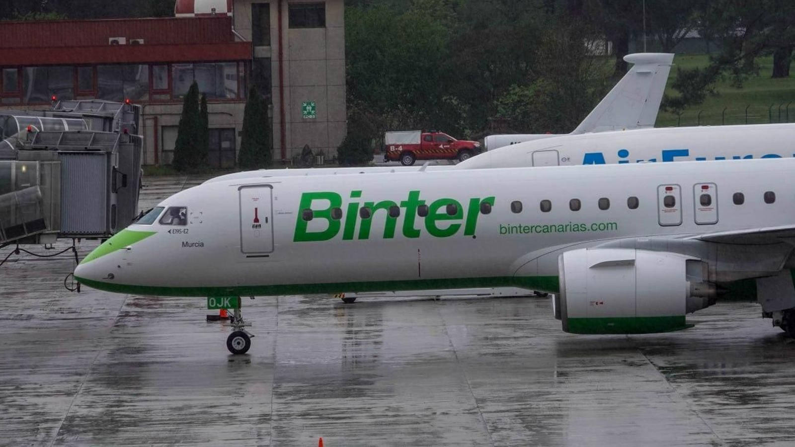 Un avión de Binter aterrizó ayer en Vigo desde Gran Canaria.