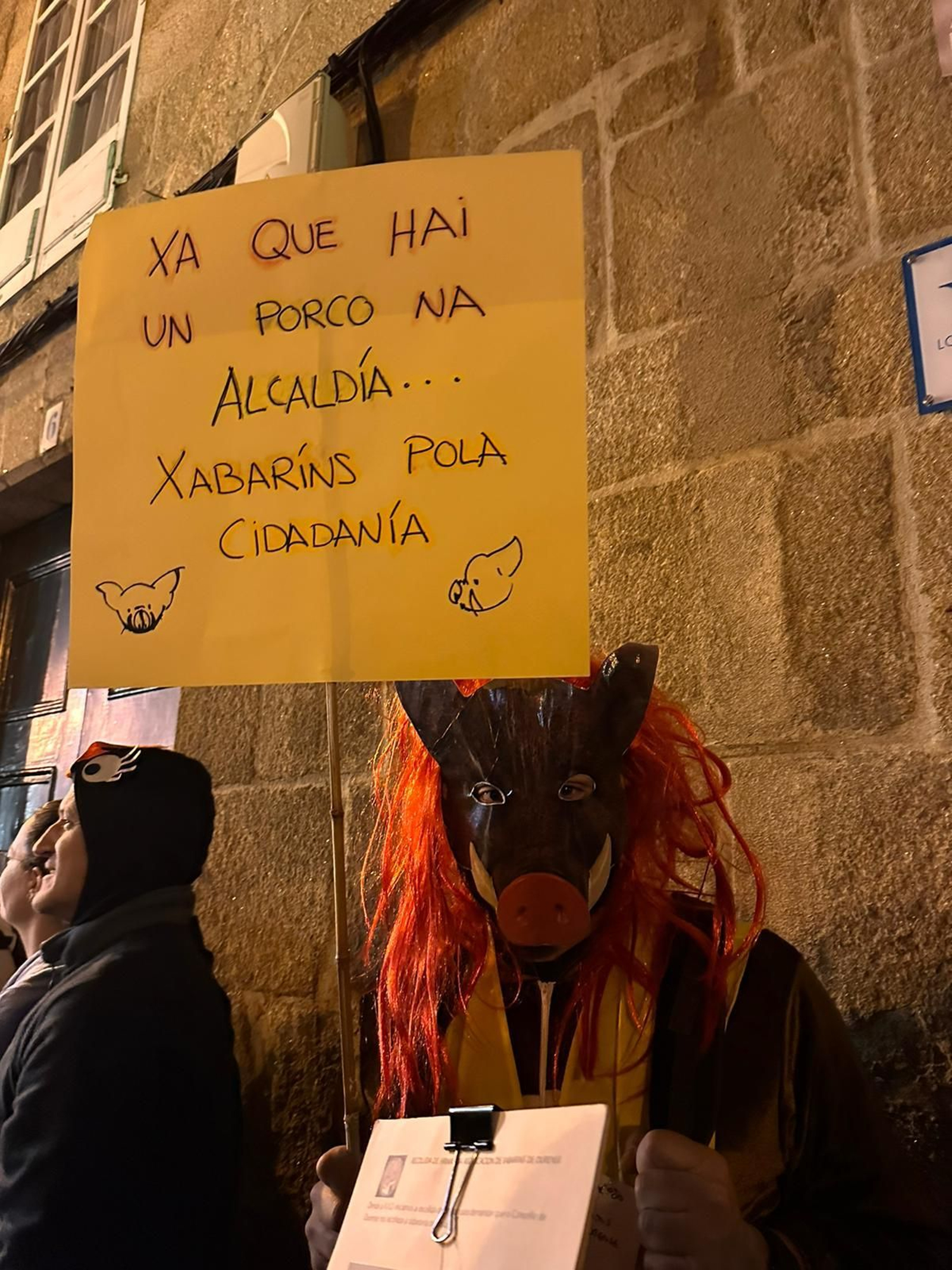 Disfraz del Entroido sobre los jabalíes