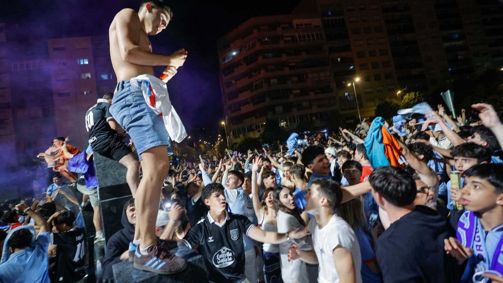 Galería | La afición celeste celebra el billete a Europa del Celta