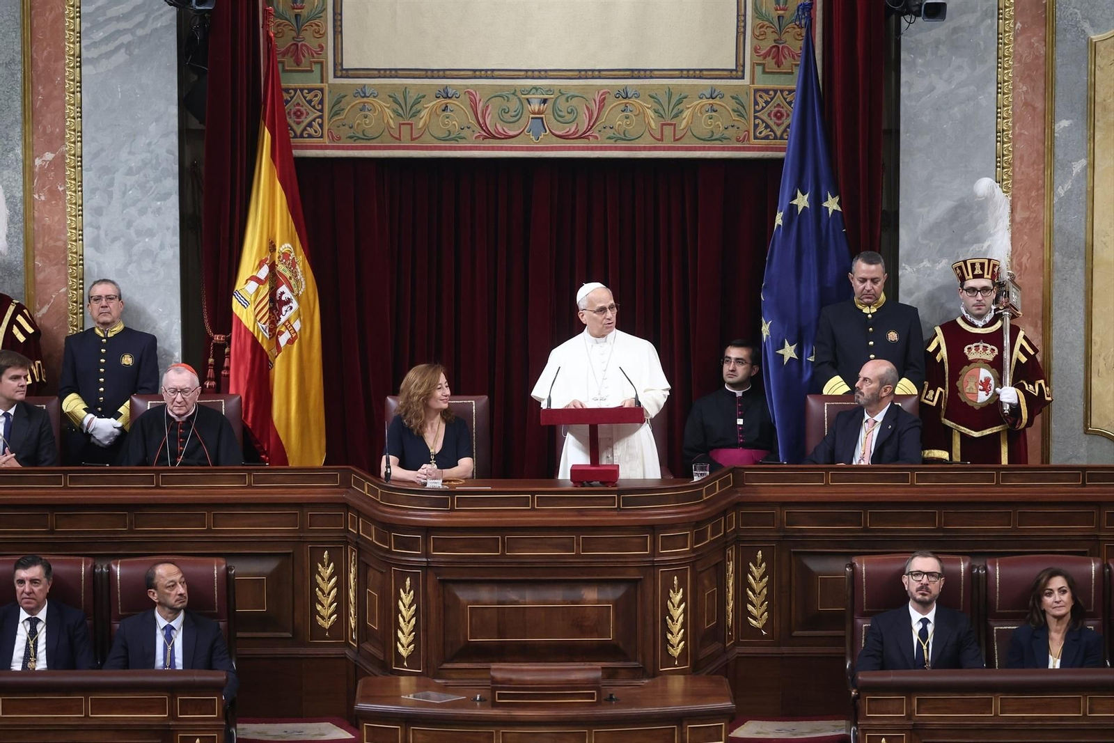 Galería | Las mejores fotos del tercer día de la visita del papa León XIV en Madrid, del Congreso al Bernabéu