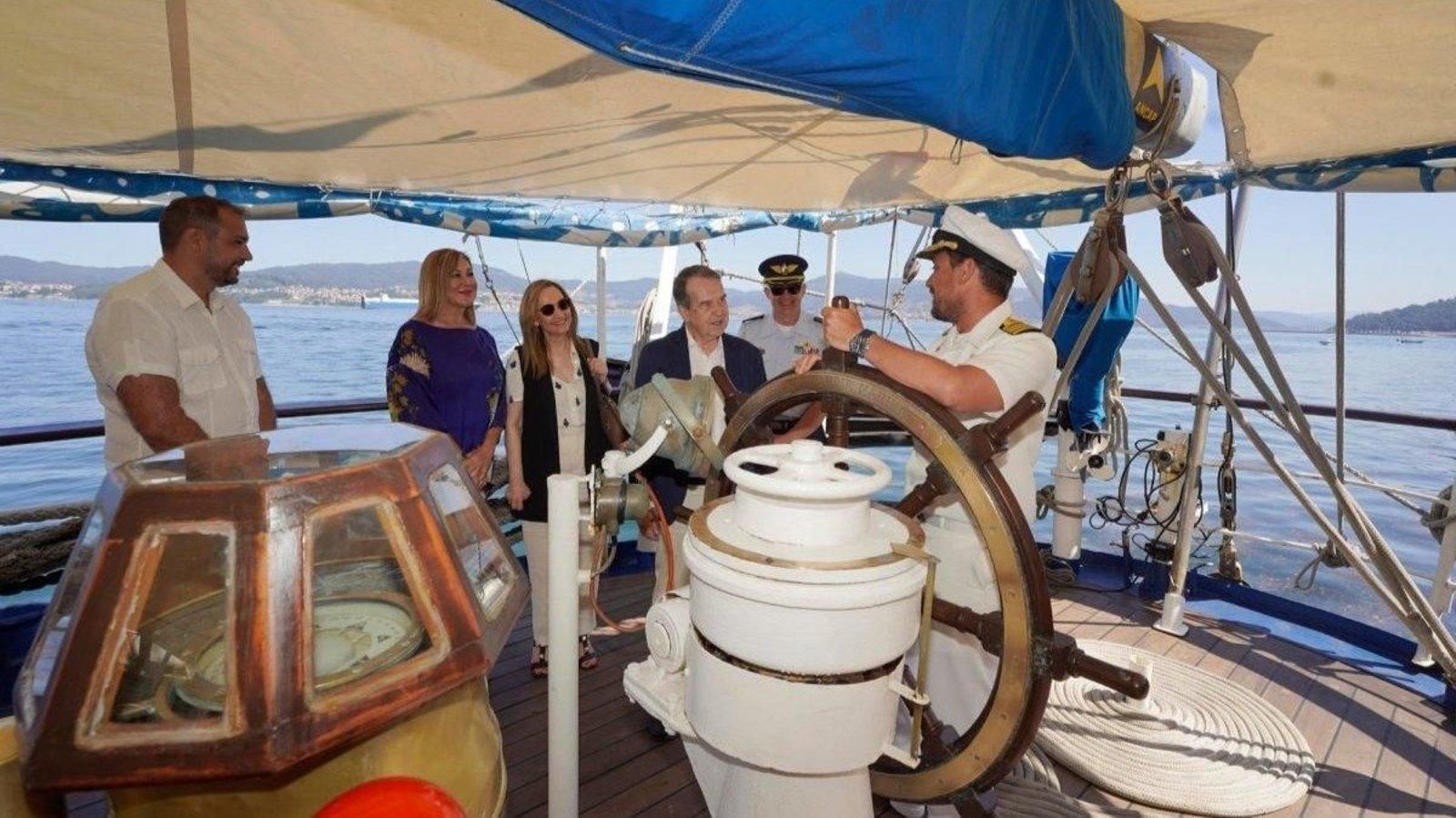 Caballero, ayer en el “Capitán Miranda” junto a la embajadora de Uruguay.