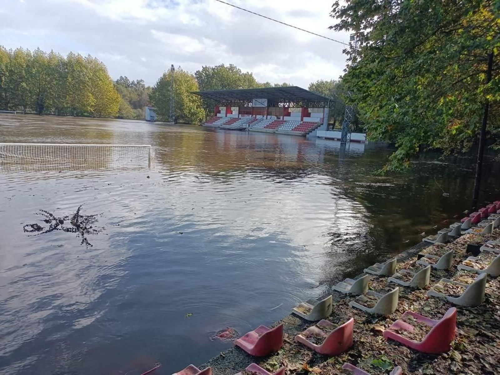 Inundado el campo de Ponteareas.