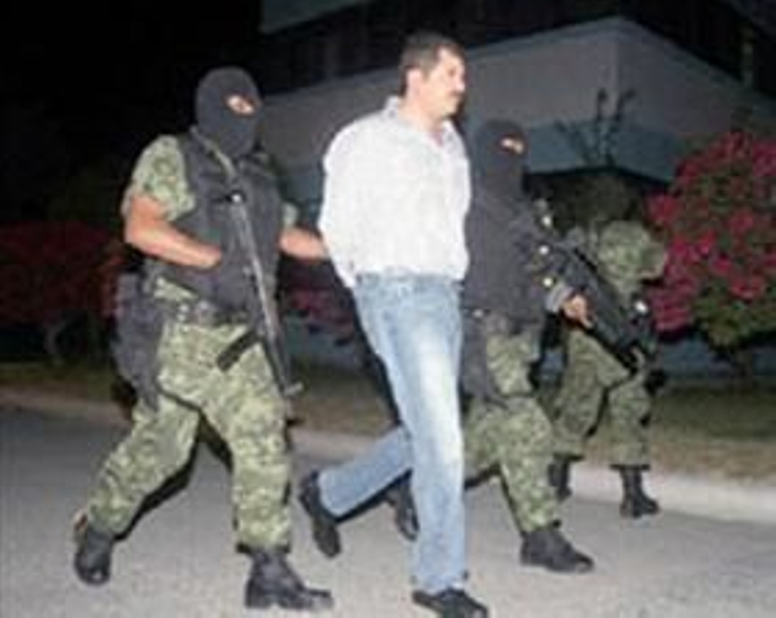 EL detenido al ser trasladado por la Policía.
