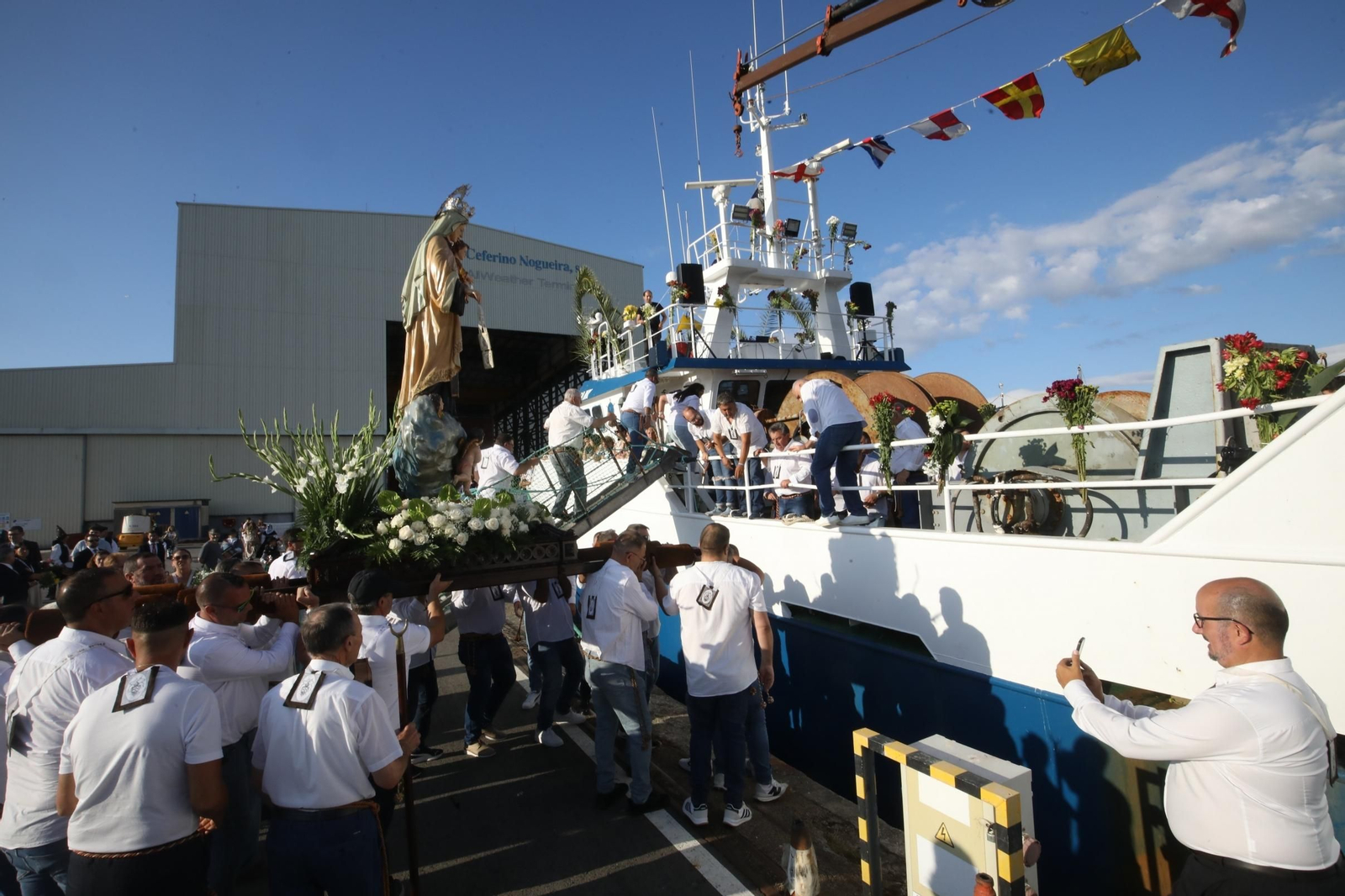 La procesión marítima de Marín, que recorrió la ría de Pontevedra.