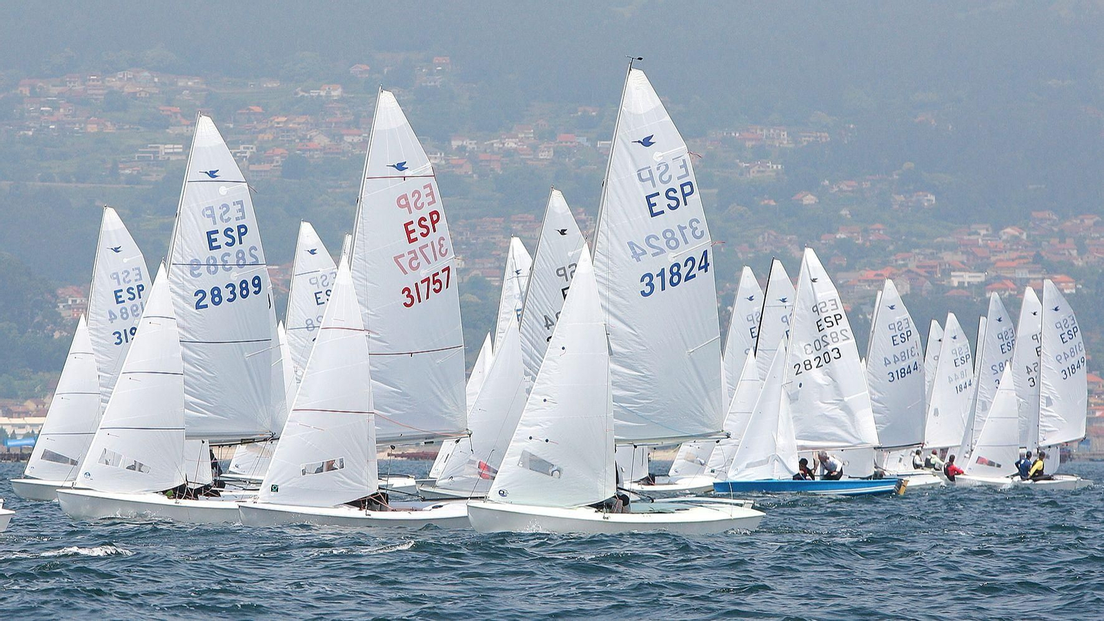 Ayer solo se pudo disputar una regata por la falta de viento.