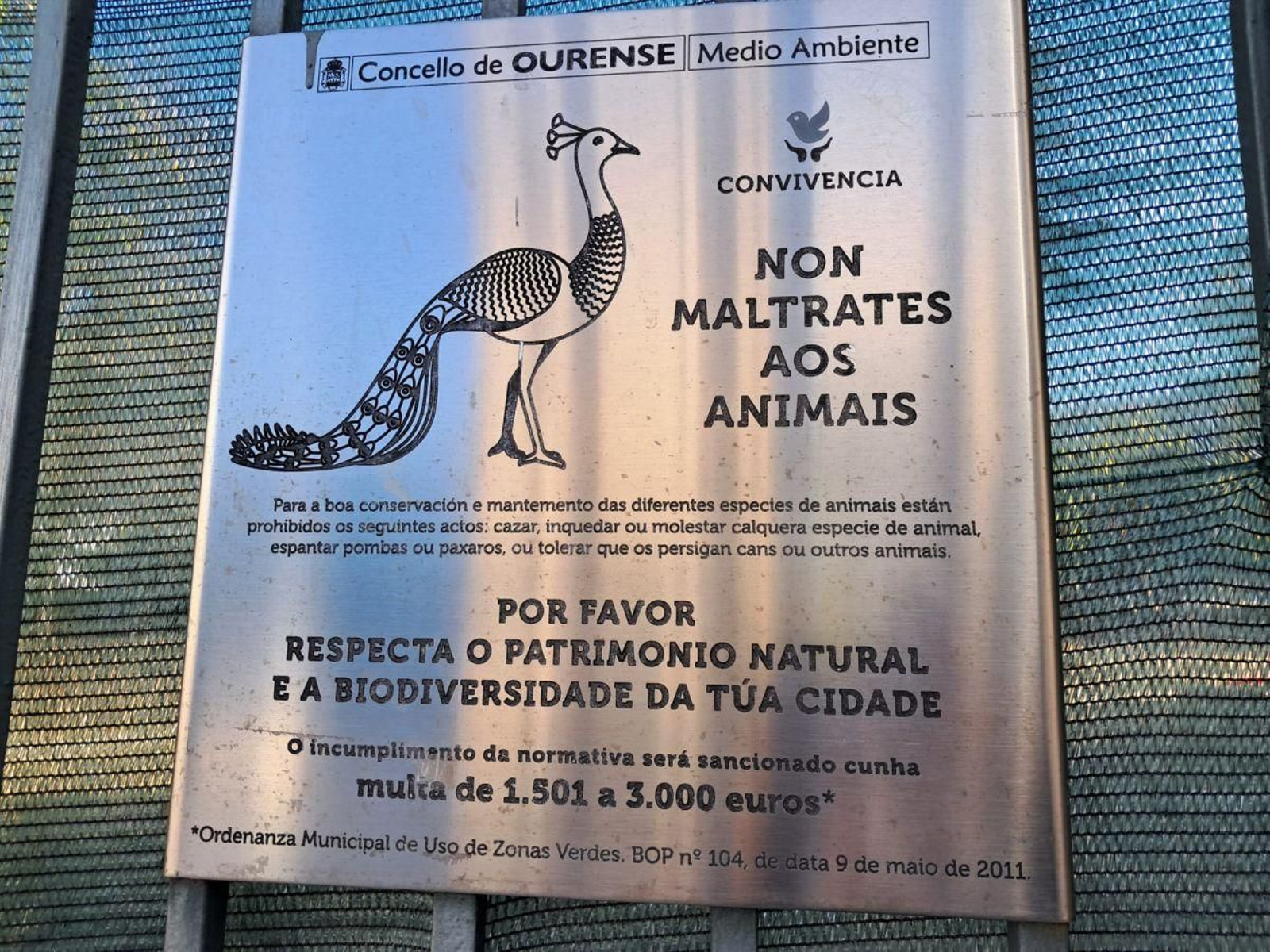 Cartel: No maltratar animales en el Jardín del Posío