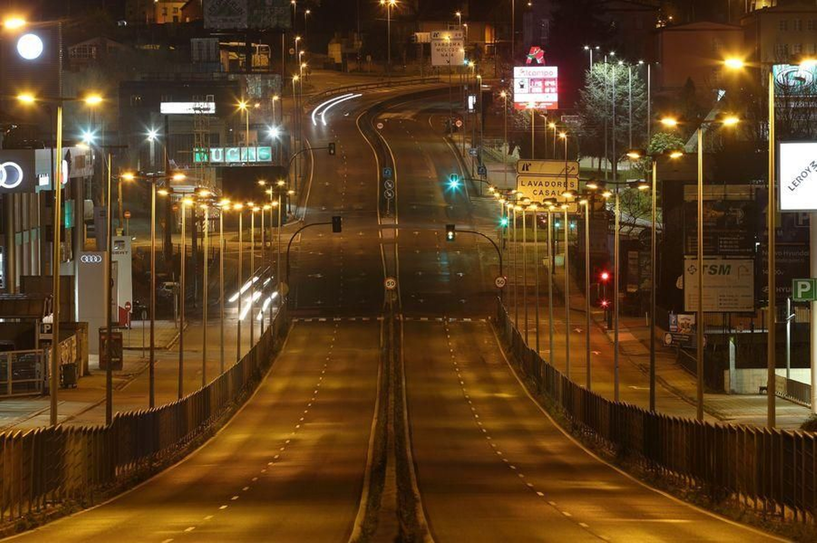 La avenida de Madrid de Vigo, en el pasado toque de queda. // Alberte
