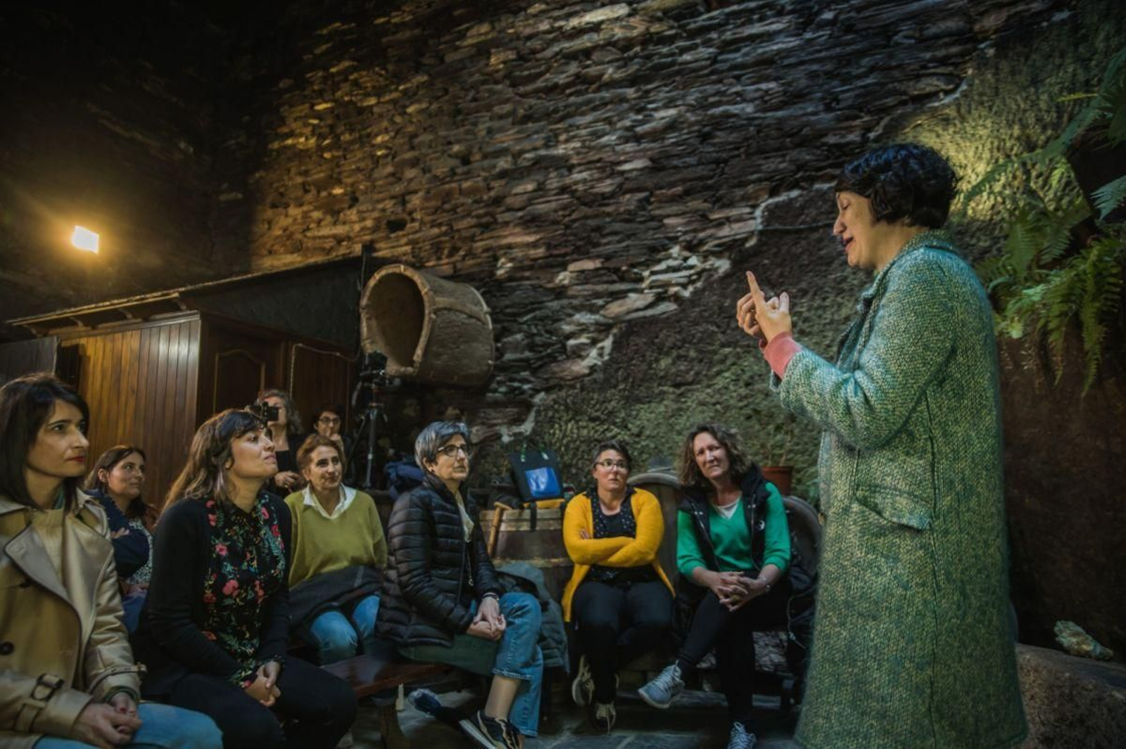 Patricia Lamela, a la izquierda, durante el taller de las “covas” de Seadur.
