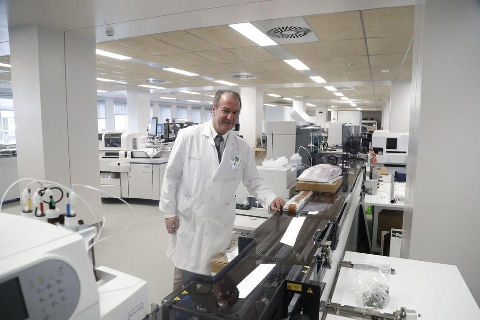 Arturo Fernández Nogueira es jefe de Análisis Clínicos.