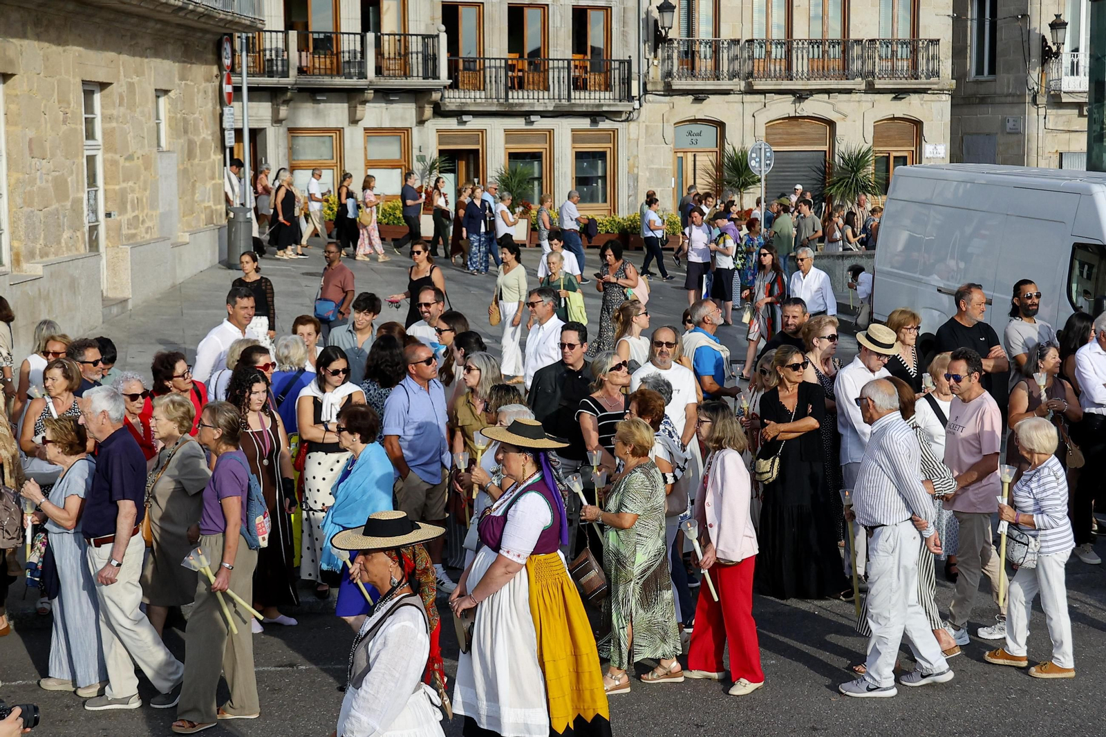 Galería | Misa por el Cristo da Victoria en Vigo y la concurrida procesión