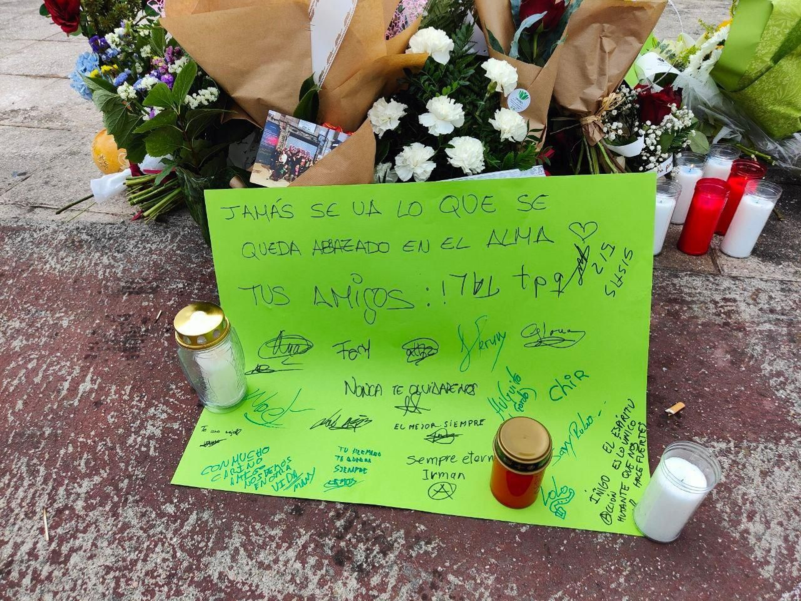 Homenaje al fallecido en Cangas el pasado viernes en un accidente automovilístico, Miguel Pereira.