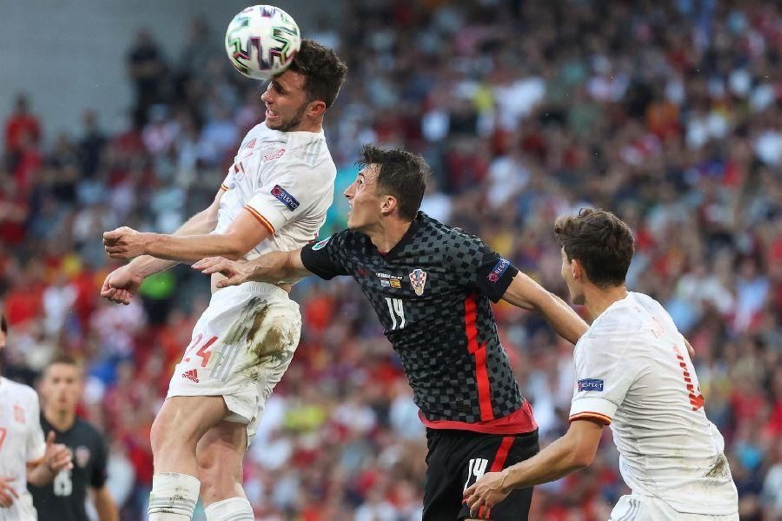 España sufre en su pase a cuartos 16