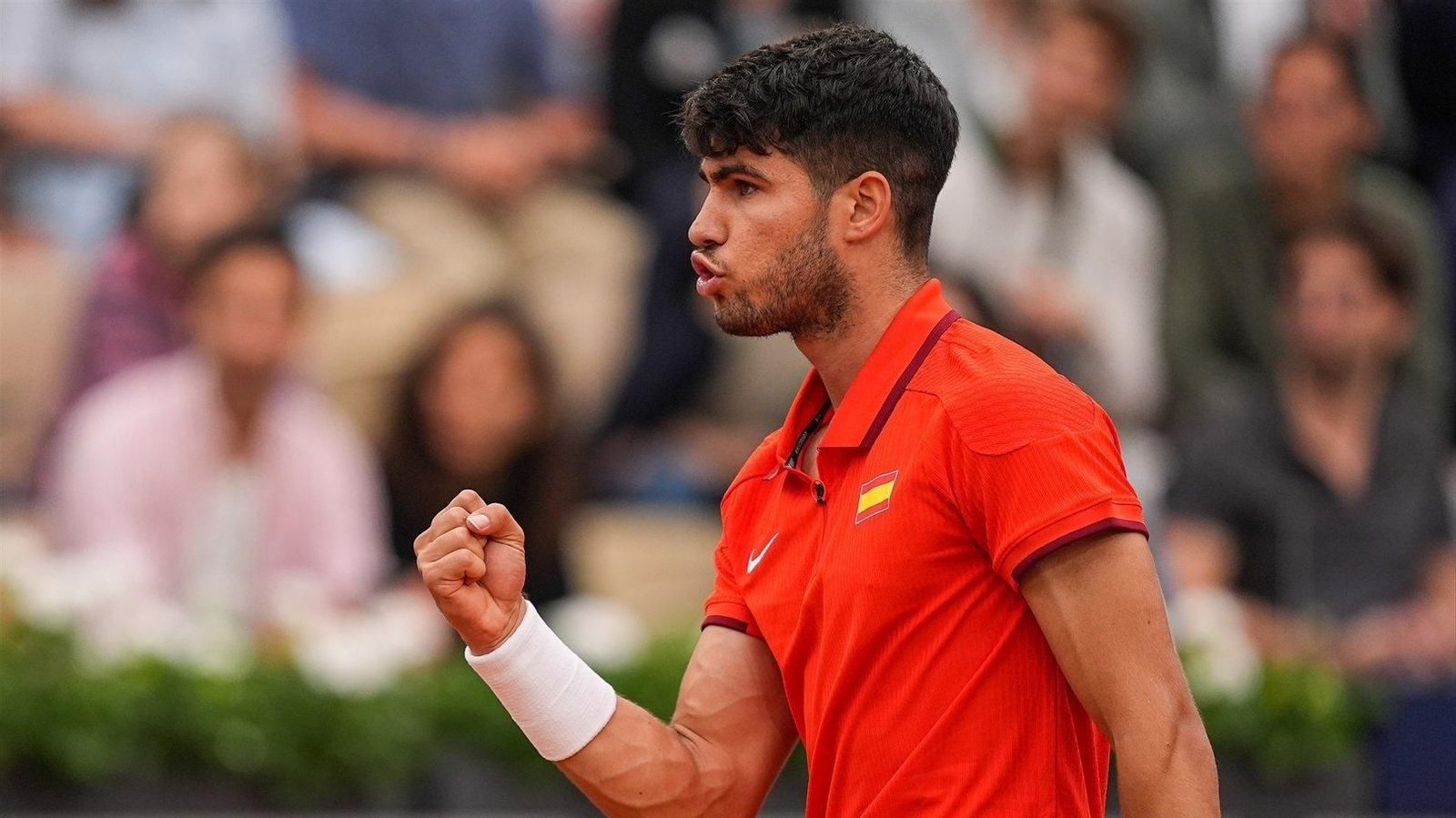 El tenista español Carlos Alcaraz avanzó este sábado a la segunda ronda del torneo olímpico de Paris 2024, que se disputa en las instalaciones de Roland Garros, tras derrotar sin dificultades al libanés Hady Habib, número 275 del mundo, en dos sets (6-3, 6-1) en una hora y 12 minutos de partido.