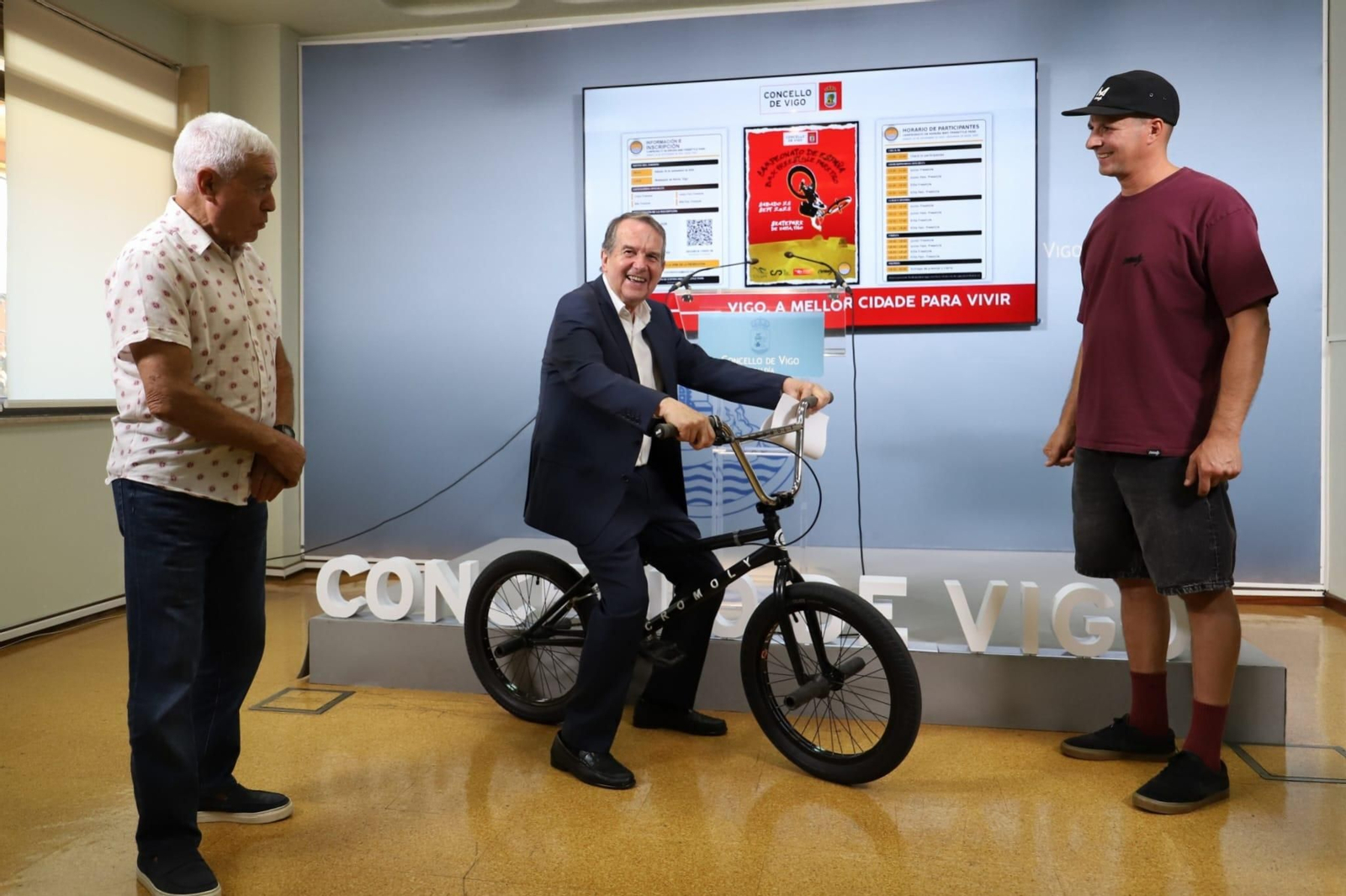 Abel Caballero presentó ayer el Campeonato de España de BMX Freestyle.