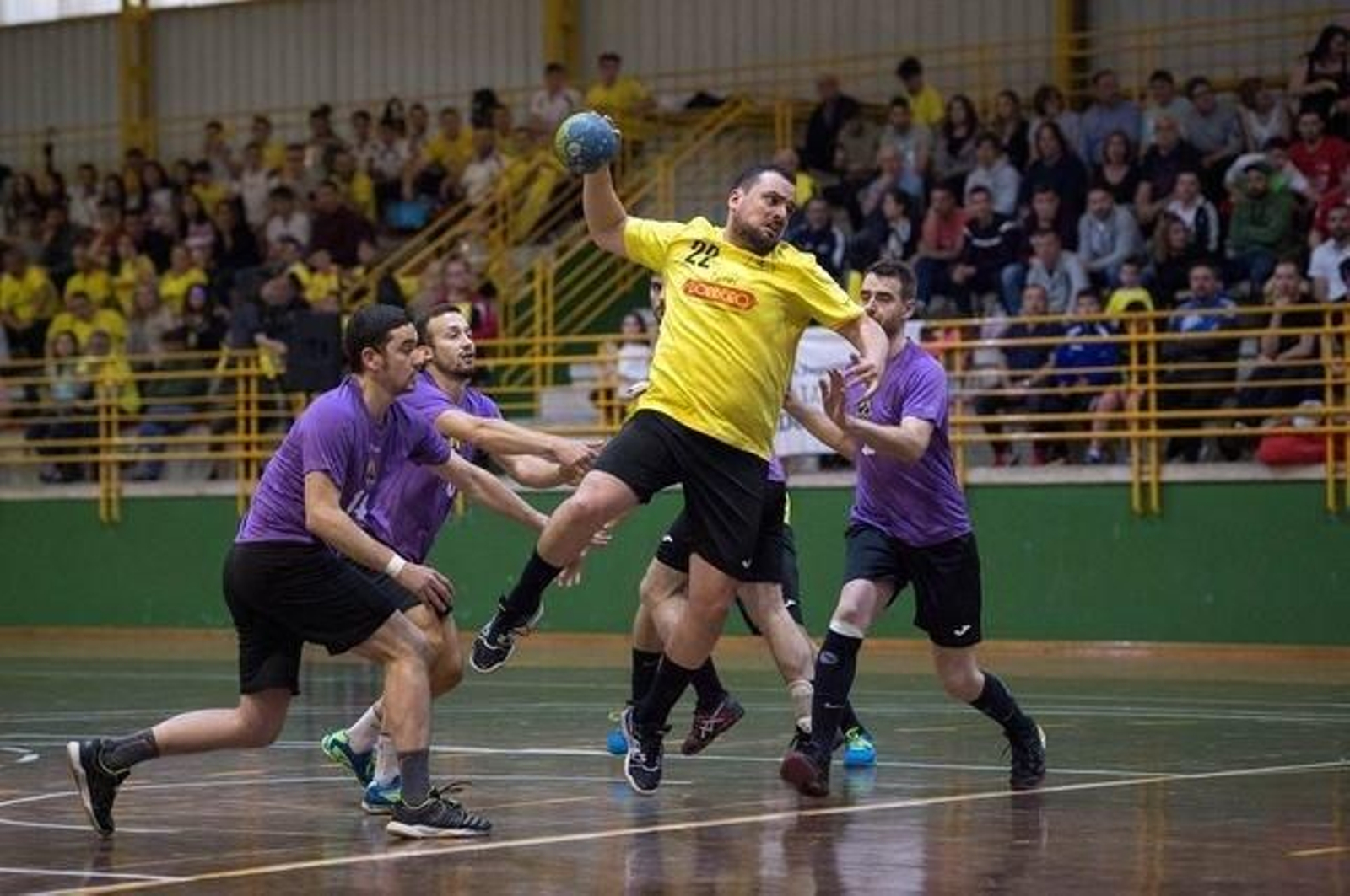 RIBADAVIA (PABELLÓN DEPORTIVO O CONSELLO). 11/05/2018. OURENSE. Partido de balonmano masculino entre el Ribadavia y el Oviedo. FOTO: ÓSCAR PINAL.