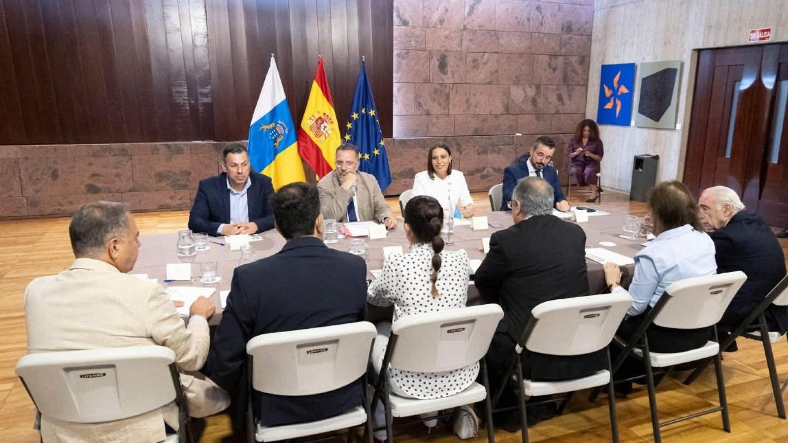 Téllez en una de las reuniones mantenidas entre los representantes de Canarias y Uruguay